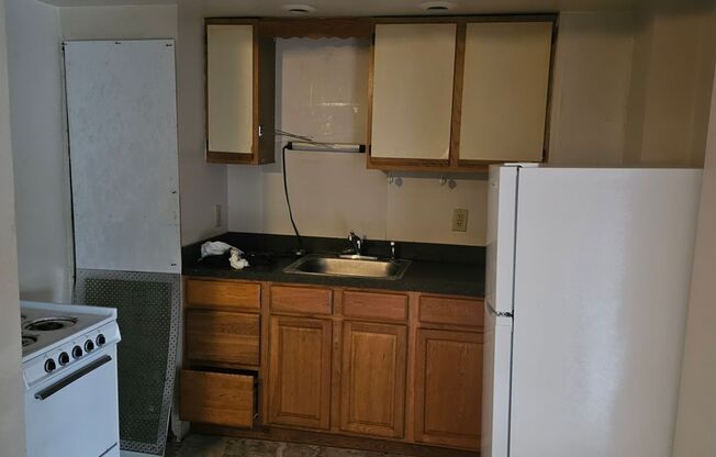 2 beds, 1 bath, $750, Unit 807 2A