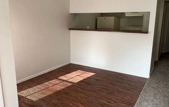 2 beds, 1 bath, 859 sqft, $1,050, Unit 01-005