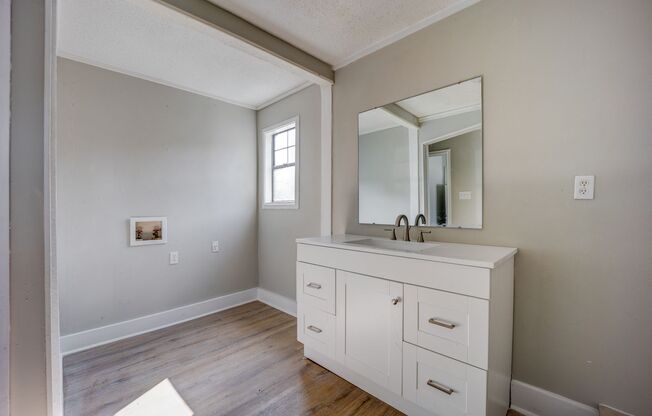 Freshly Updated 2 Bedroom House