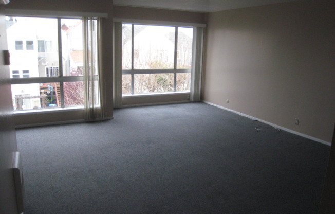 565 8 AVE