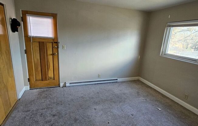 1 bed, 1 bath, $1,100, Unit 5