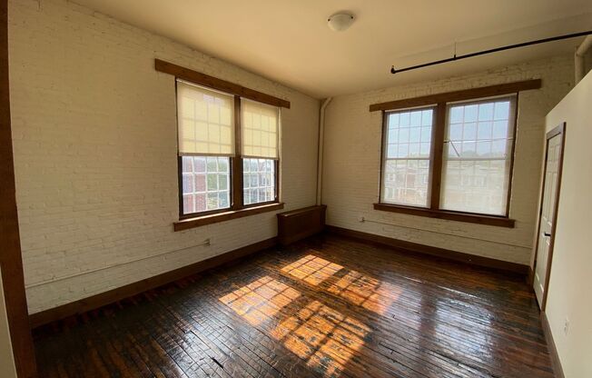 2 beds, 1.5 baths, 1,092 sqft, $1,425, Unit 700 Linden Ave Apt 303