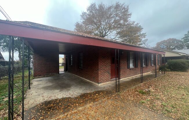 3 bedroom 1 bathroom brick home in West Tuscaloosa