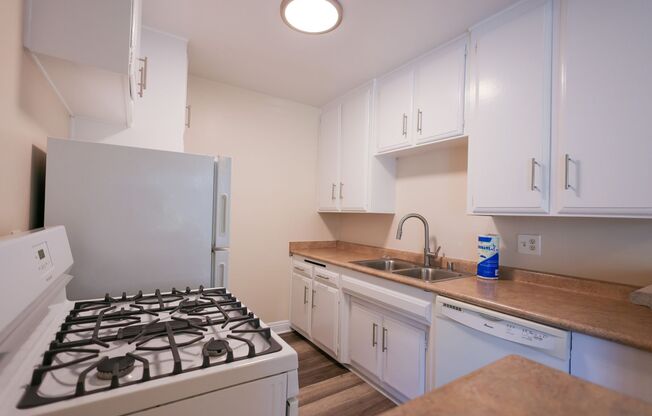 1 bed, 1 bath, $2,195, Unit 15