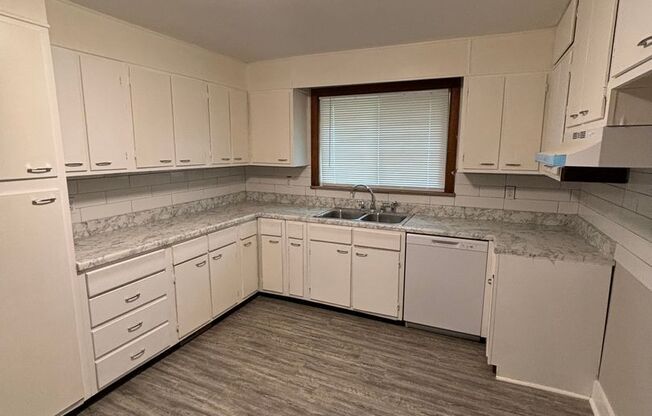 3 beds, 1 bath, $2,000