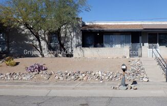 Cute 2 Bedroom Town House Available Now! (36th St/La Cholla)