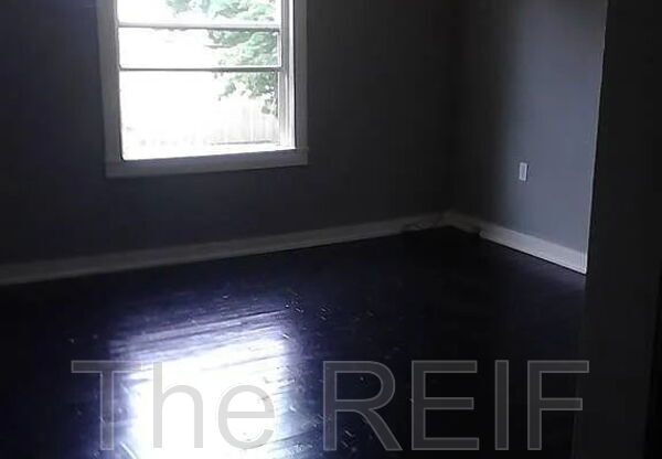 109 W MAPLE ST