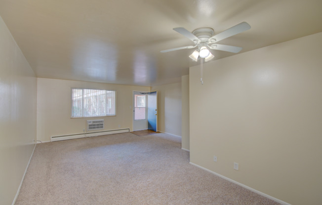2 beds, 1 bath, 832 sqft, $1,550, Unit 115