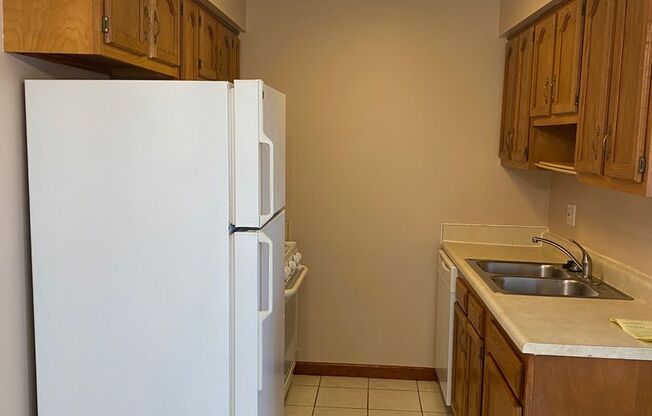 2 beds, 1 bath, $1,100