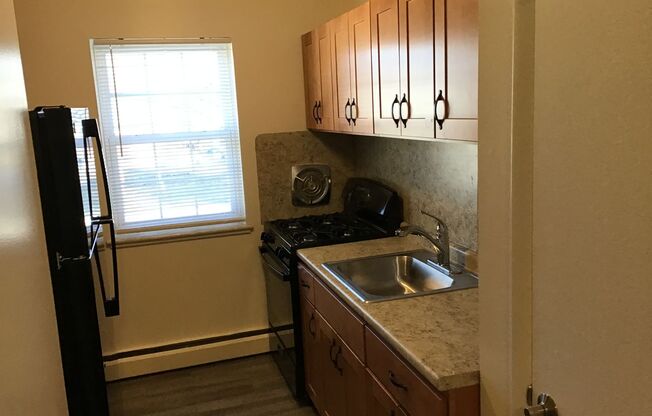 2 beds, 1 bath, 945 sqft, $1,280, Unit WY32008