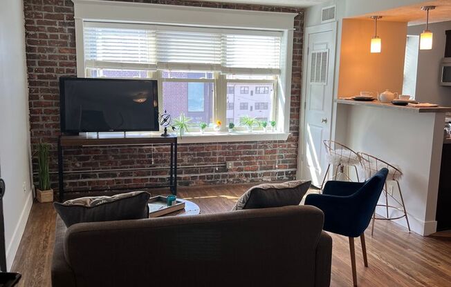 1 bed, 1 bath, 650 sqft, $1,295, Unit Unit 206 A700