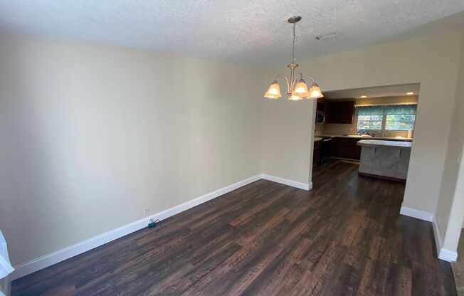 3 beds, 2 baths, $1,775, Unit # OAKLAND HLS