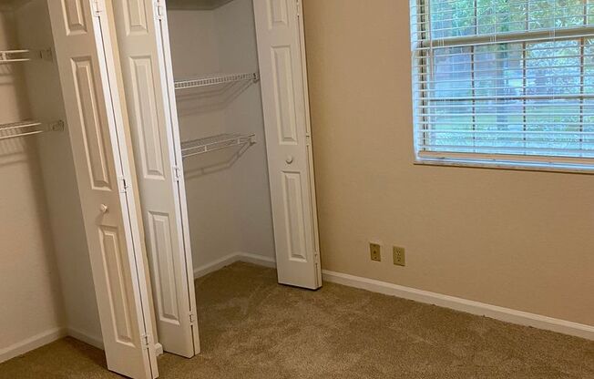 2 beds, 1 bath, 940 sqft, $1,840, Unit 066