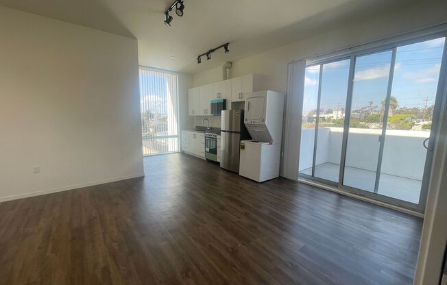 2 beds, 1 bath, 660 sqft, $2,595, Unit 202