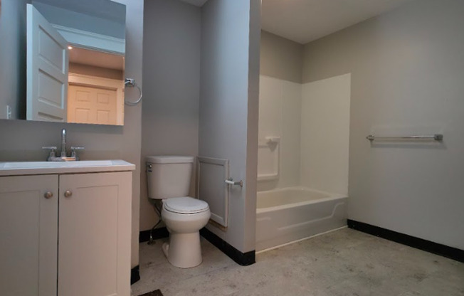 Newly remodeled 4 bedroom 1.5 bath single family home available in Cleveland Heights!