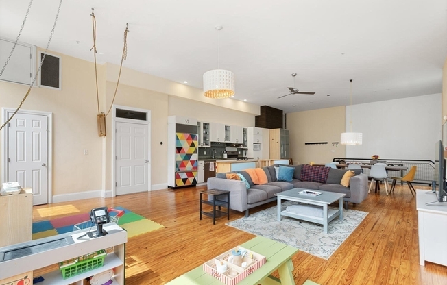 87 BROADSIDE AVE