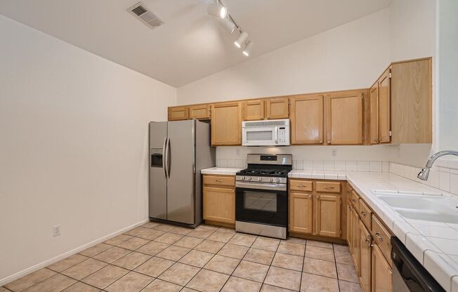 2 beds, 2 baths, $2,050, Unit #101