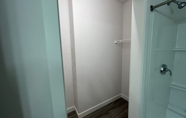 2 beds, 2 baths, 1,092 sqft, $1,900, Unit 1400-211