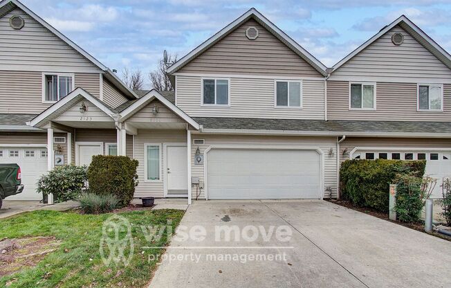 At Home in East Vancouver- 1/2 off First Month!