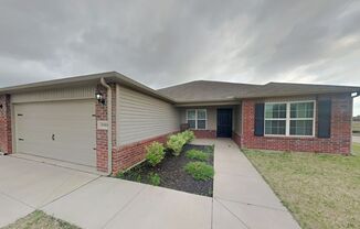 Very Nice 3 Bedroom 2 Bath Home in Mustang School District