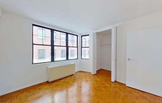 360 W 34 ST