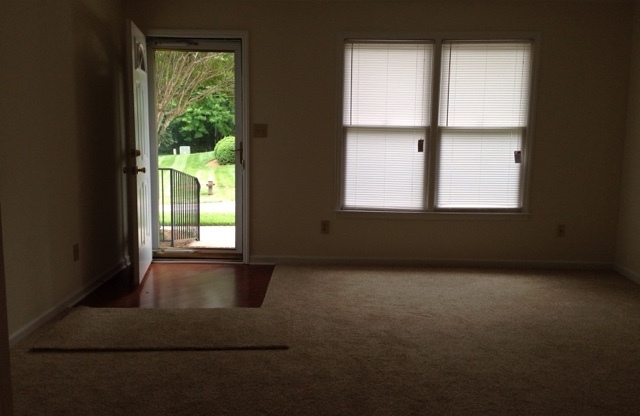 2 beds, 1 bath, $1,250