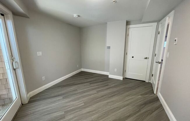2 beds, 1 bath, 720 sqft, $2,895, Unit 328 Bank #02
