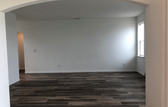 Large 3 Bedroom Home in Park Orchard Neighborhood.