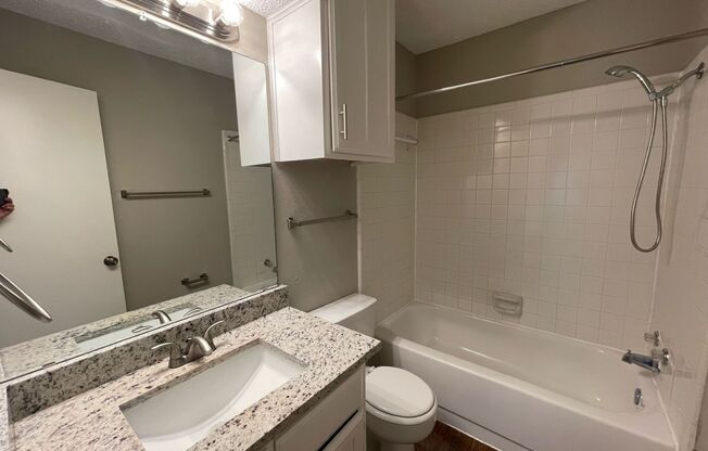 2 beds, 2 baths, $1,595, Unit 1