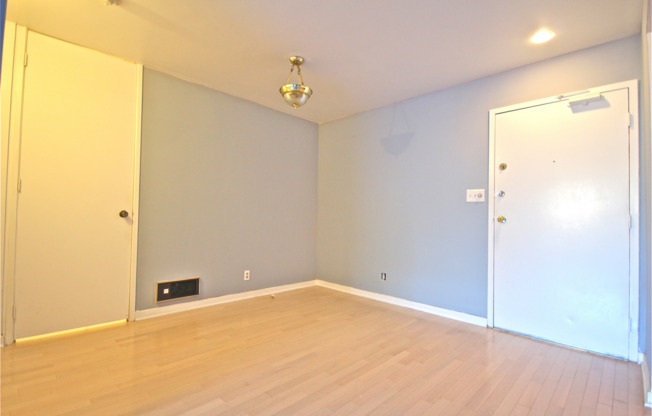 1 bed, 1 bath, $2,795, Unit # J-105