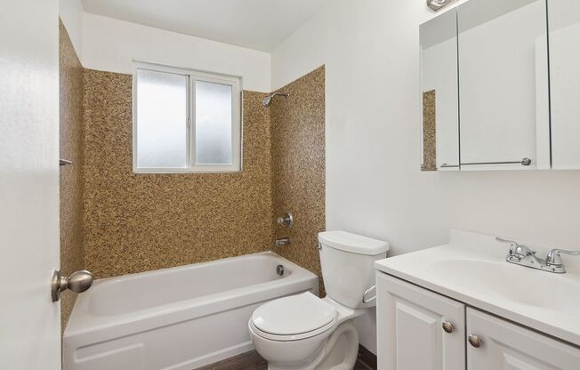 2 beds, 1 bath, 742 sqft, $1,595, Unit 45