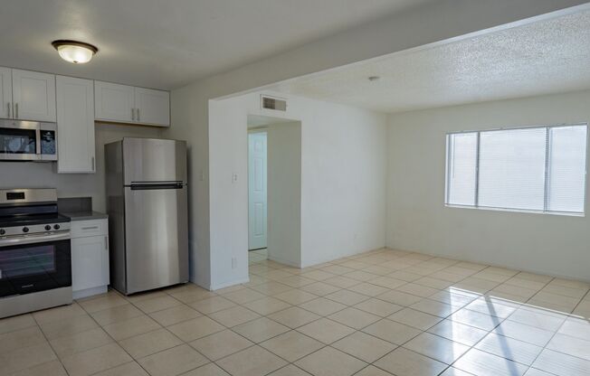 2 beds, 1 bath, 800 sqft, $1,195