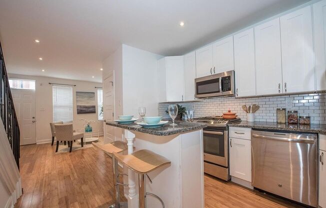 Gorgeous 2-Bedroom Townhouse in Point Breeze! Available mid-June!