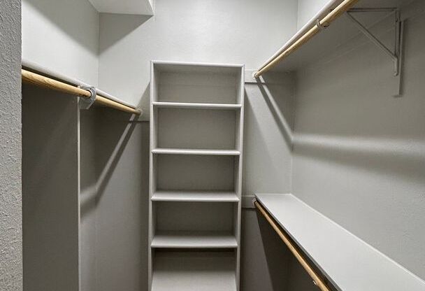 1 bed, 1 bath, $1,250, Unit #120