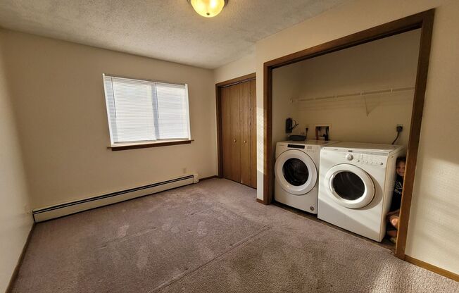 Great Marion Location. 2 bedroom 1 bath, heat and water paid