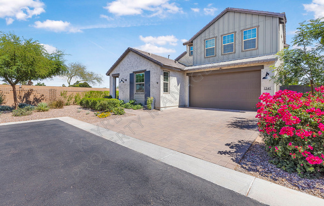 (Coming Soon) Modern 3-Bed/2.5-Bath Home in Desirable Chandler Boutique Neighborhood – Spacious Layout, Pet-Friendly, Corner Lot, and Private Backyard