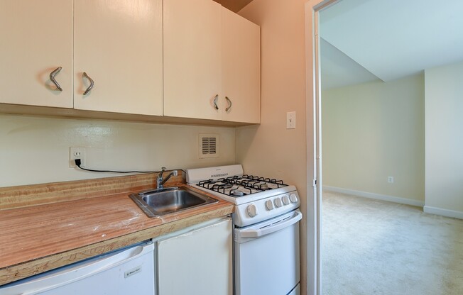 Studio, 1 bath, $1,495