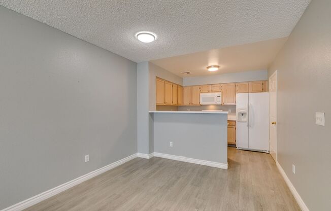 COZY 2 BEDROOMS-2 BATHROOM TOWNHOME*CLOSE TO AREA SHOPPING CENTERS-BUS LINES*