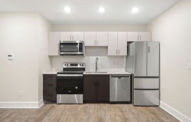 1 bed, 1 bath, 550 sqft, $1,300, Unit 211B