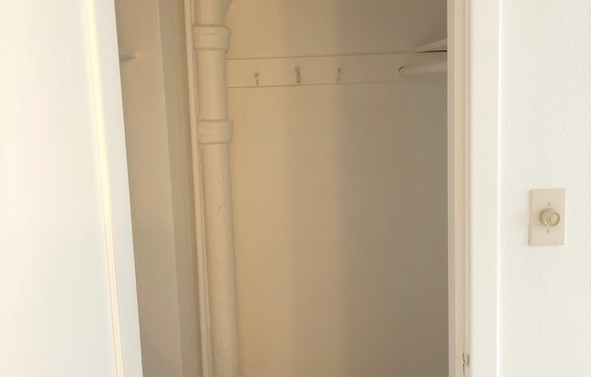 Studio, 1 bath, 420 sqft, $1,350, Unit Unit 206