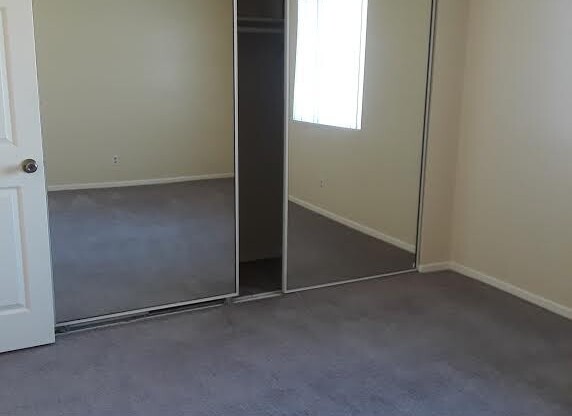 13935 Kornblum Avenue apt #12