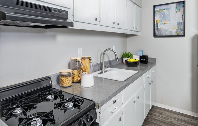 Studio, 1 bath, 420 sqft, $799, Unit 4