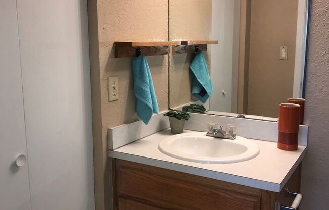 2 beds, 2 baths, 900 sqft, $1,079, Unit 705