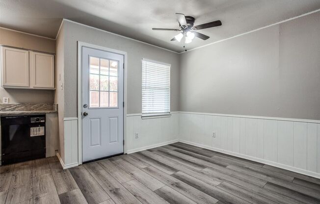 2432 2434 LAKEVIEW CIR