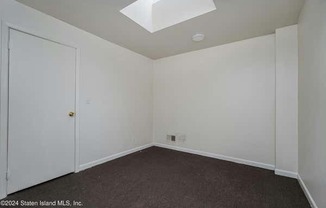 2 beds, 1 bath, 1,500 sqft, $2,500