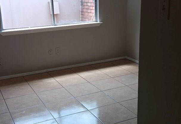 2Bed 1.5 Bath 1505 sqft
