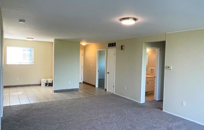 Beautiful 3 bedroom, 2 bathroom home in duplex with large deck for rent