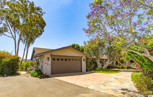 Stunning & Spacious Encinitas Home w/ Gorgeous High Beam Ceilings!!