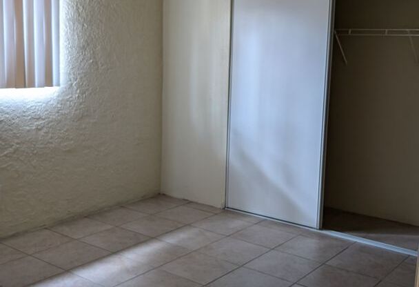 2 beds, 1 bath, $1,350, Unit 109