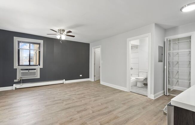 2 beds, 1 bath, $2,100, Unit 446